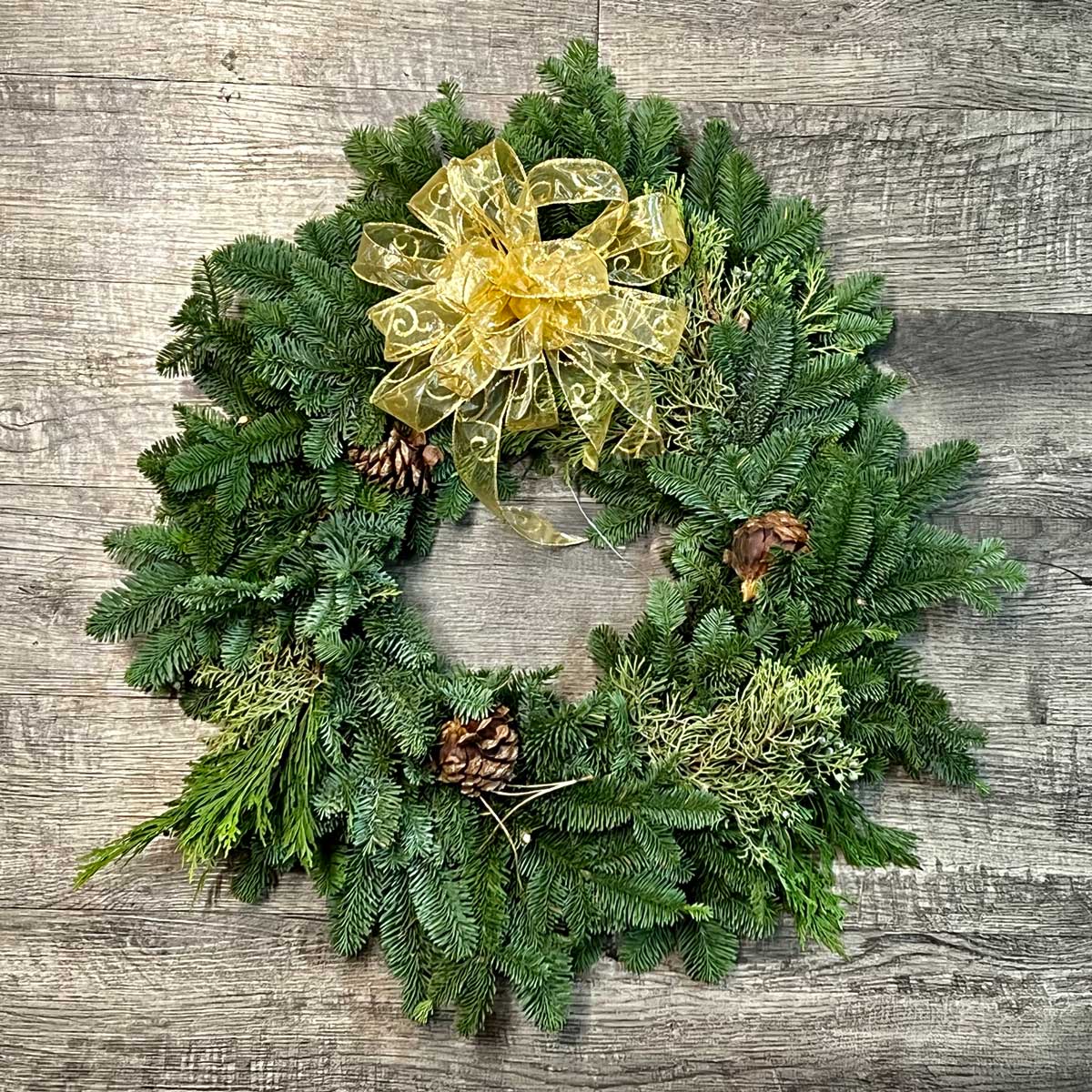 Calallen holiday wreath with fresh greenery