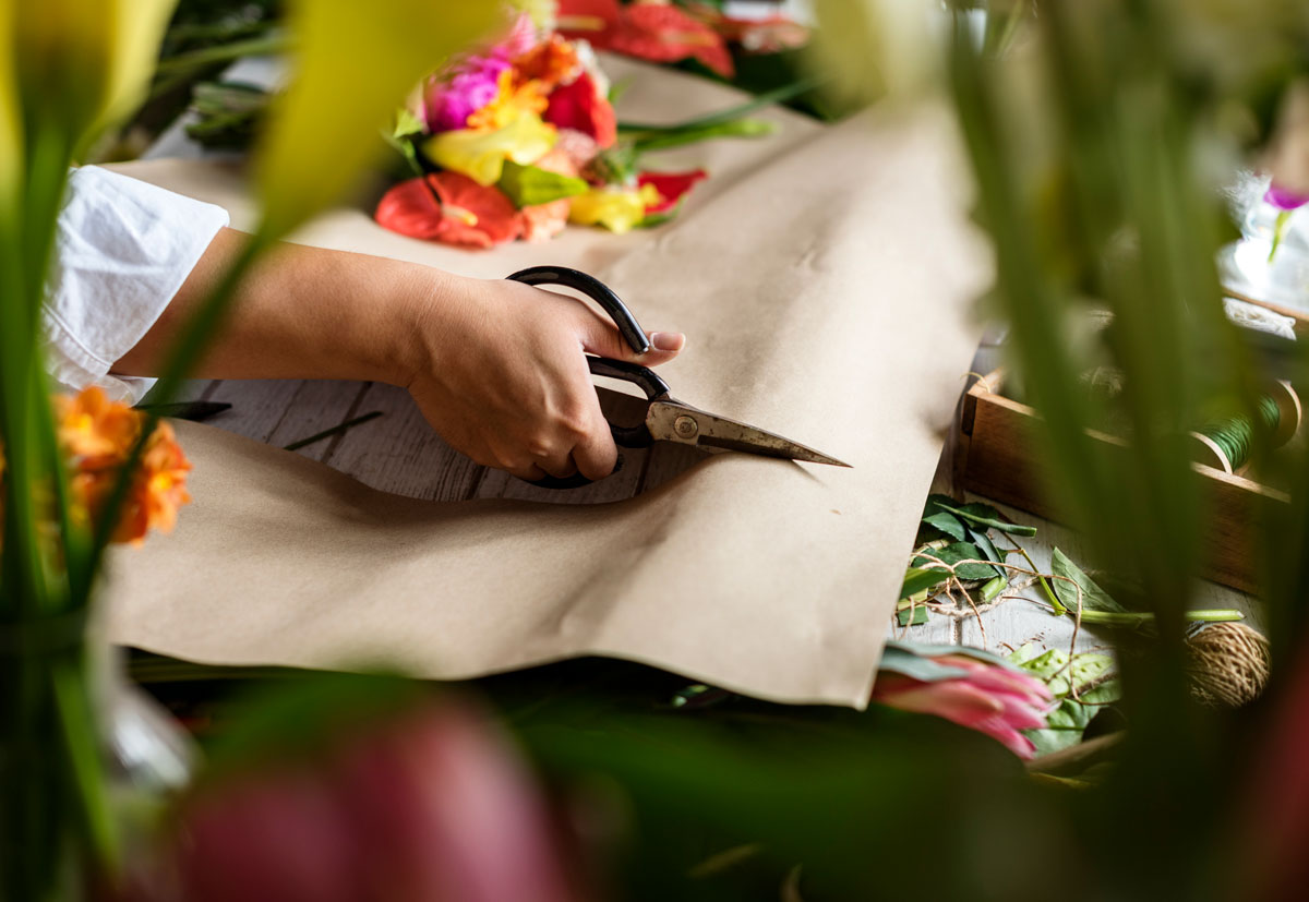 floral-designer-hands-cutting-1200 Floral Designer cutting paper